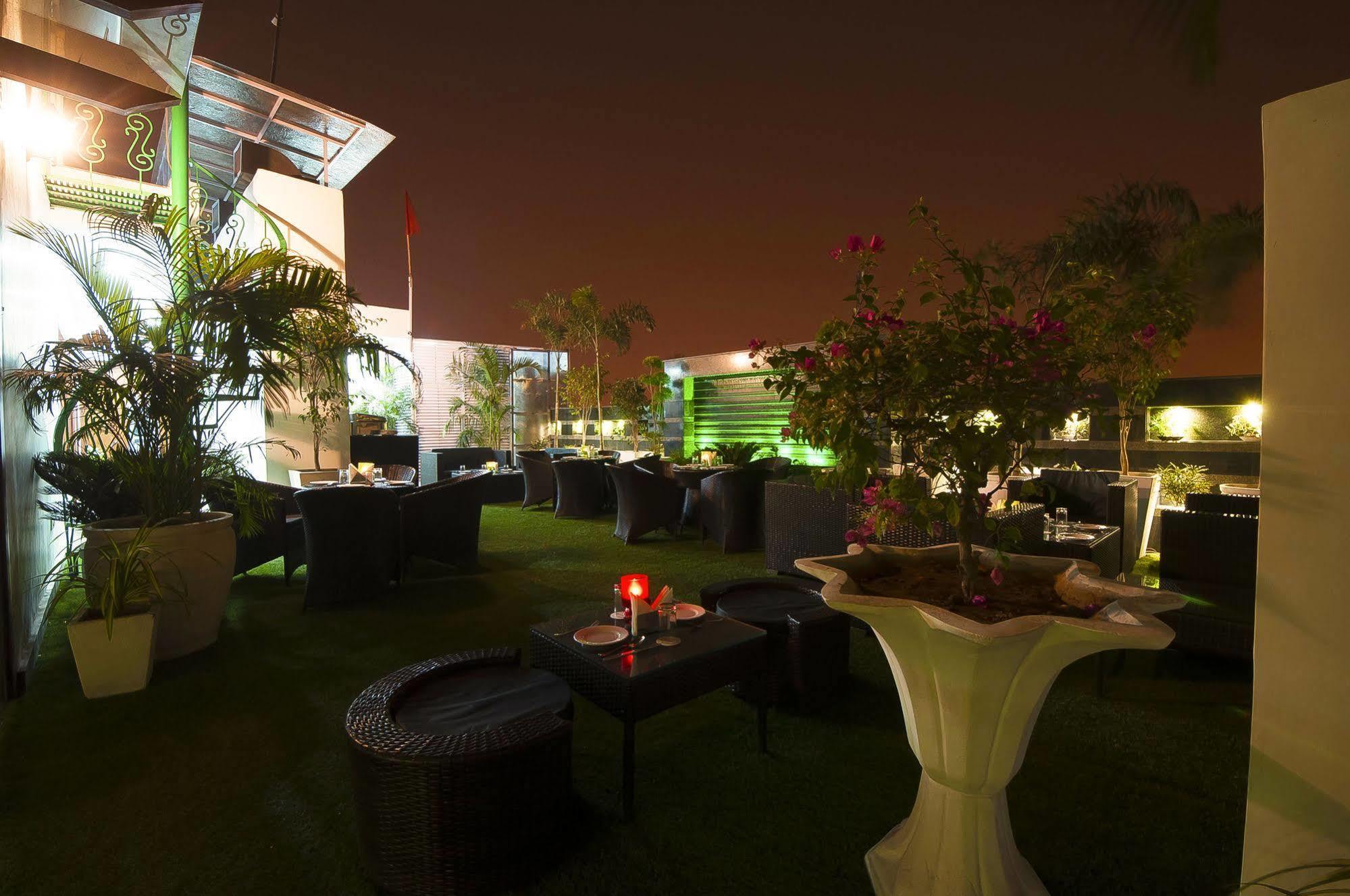 Hotel Swaran Palace Delhi  Exterior foto